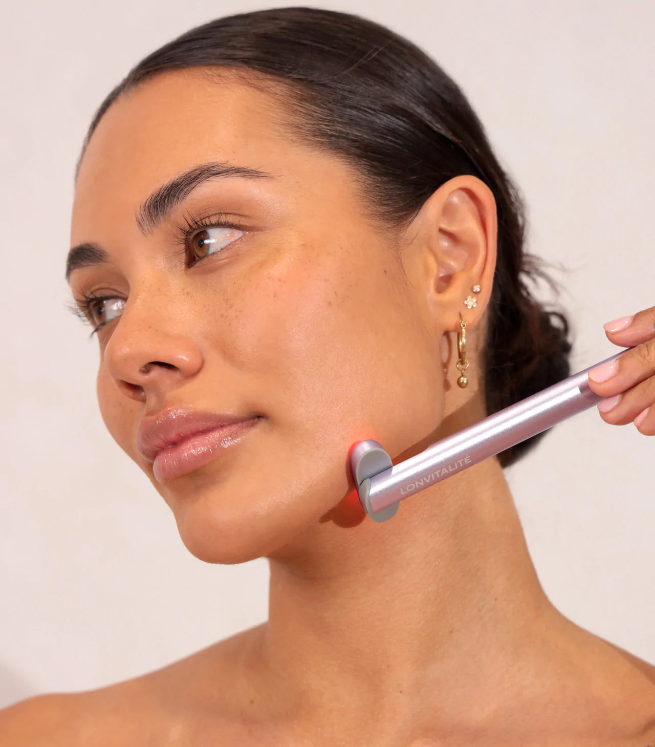Red & Blue Light Facial Wand: How to Incorporate it into Your Skincare Routine
